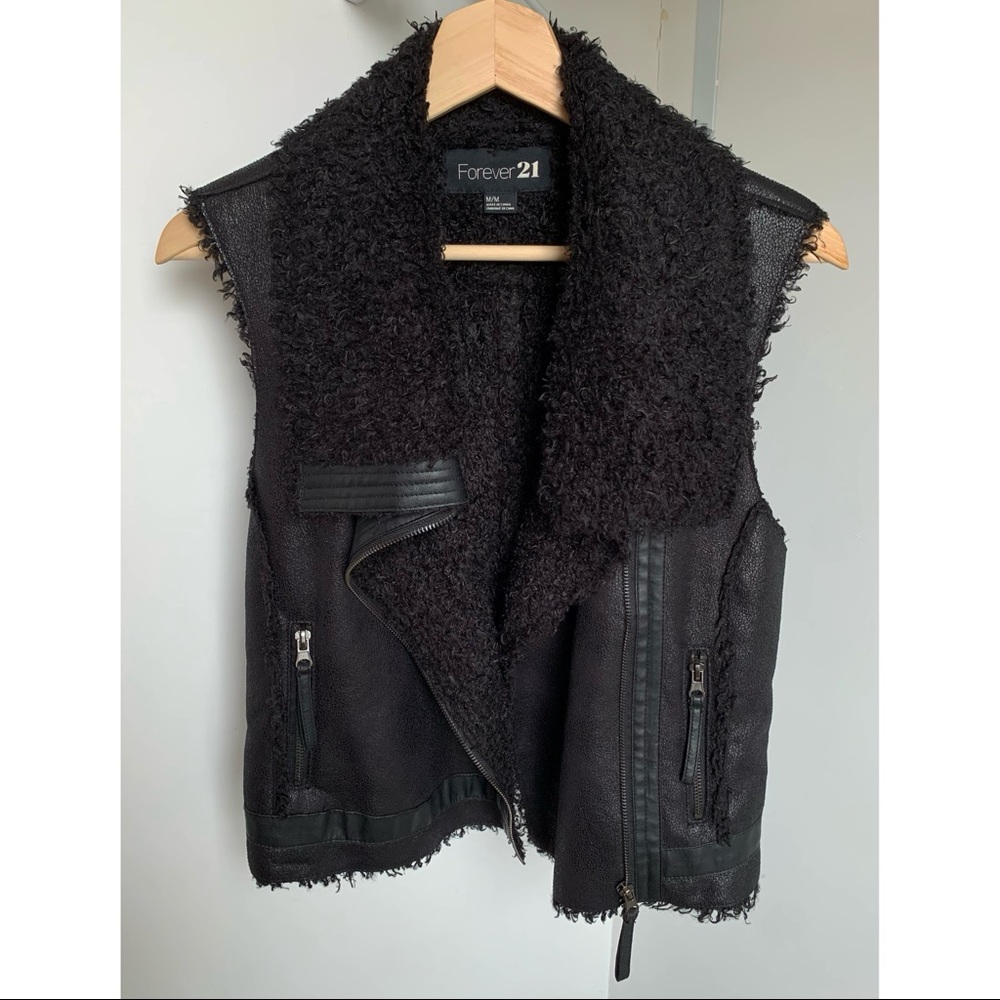 Forever 21 • M • Faux Sherpa Moto Vest Black
